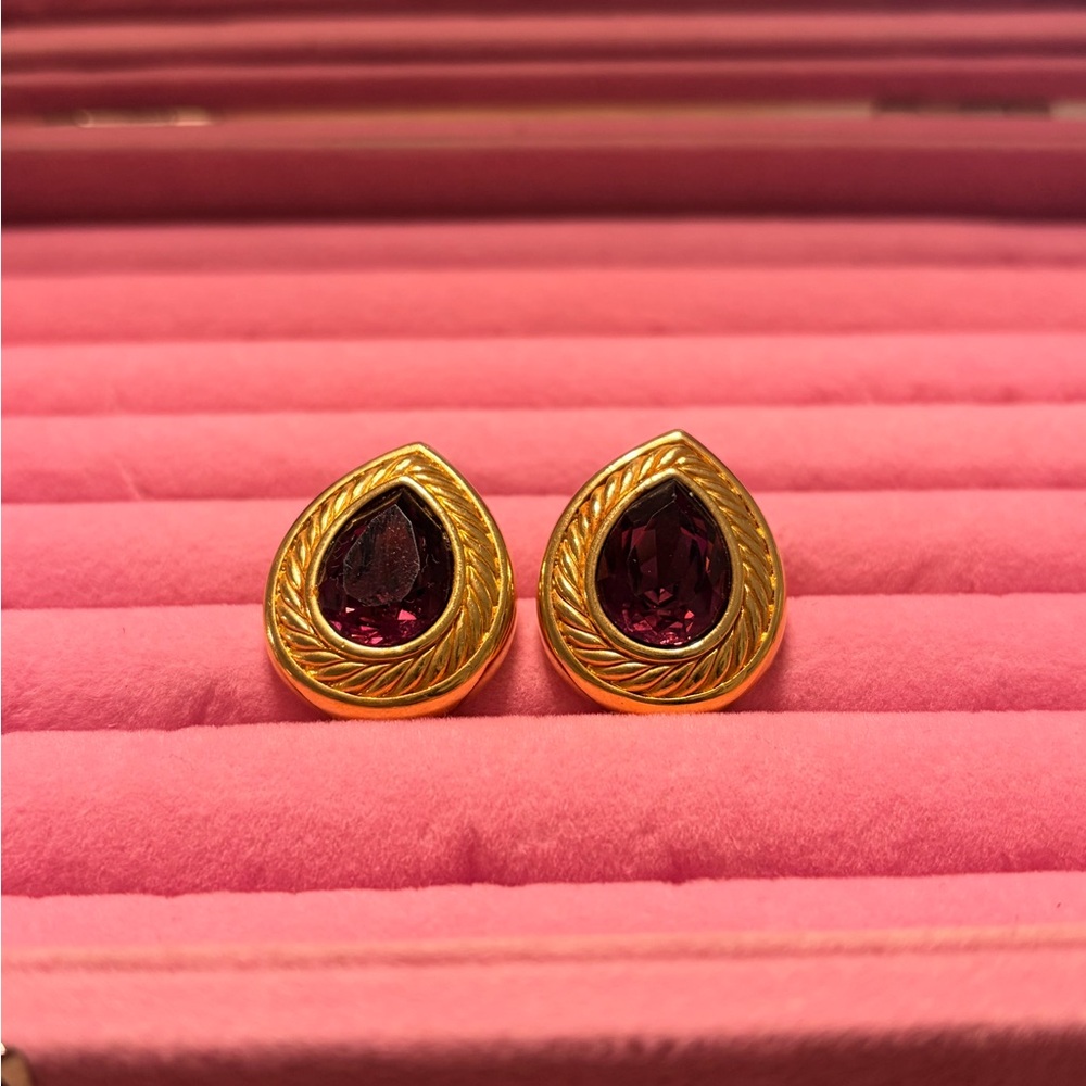 Swarovski stamped vintage gold tone purple pearl shaped post earrings